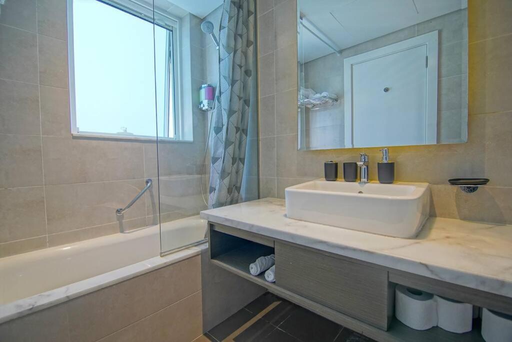 Luxury Hotel Apartment With A Canal View 迪拜 外观 照片